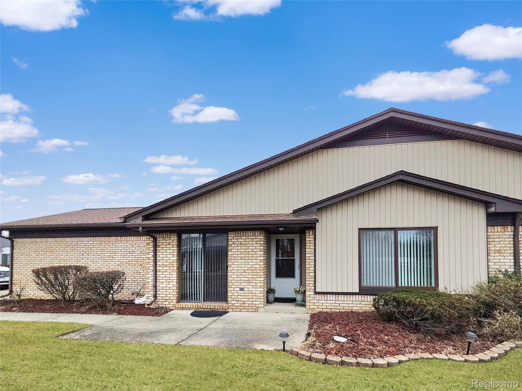 11700 Amber Le DR, Warren, MI 48093