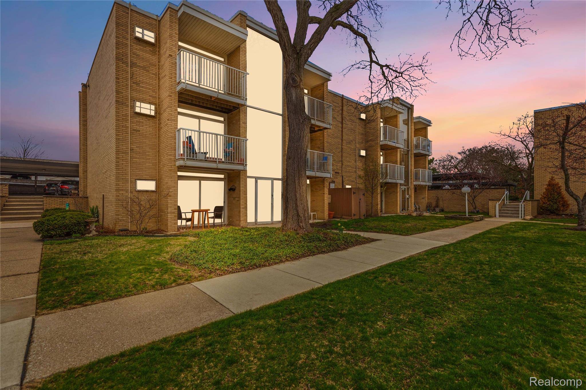 4913 Crooks RD #G1, Royal Oak, MI 48073