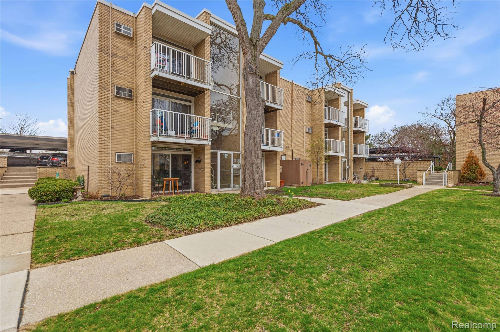 4913 Crooks RD #G1, Royal Oak, MI 48073