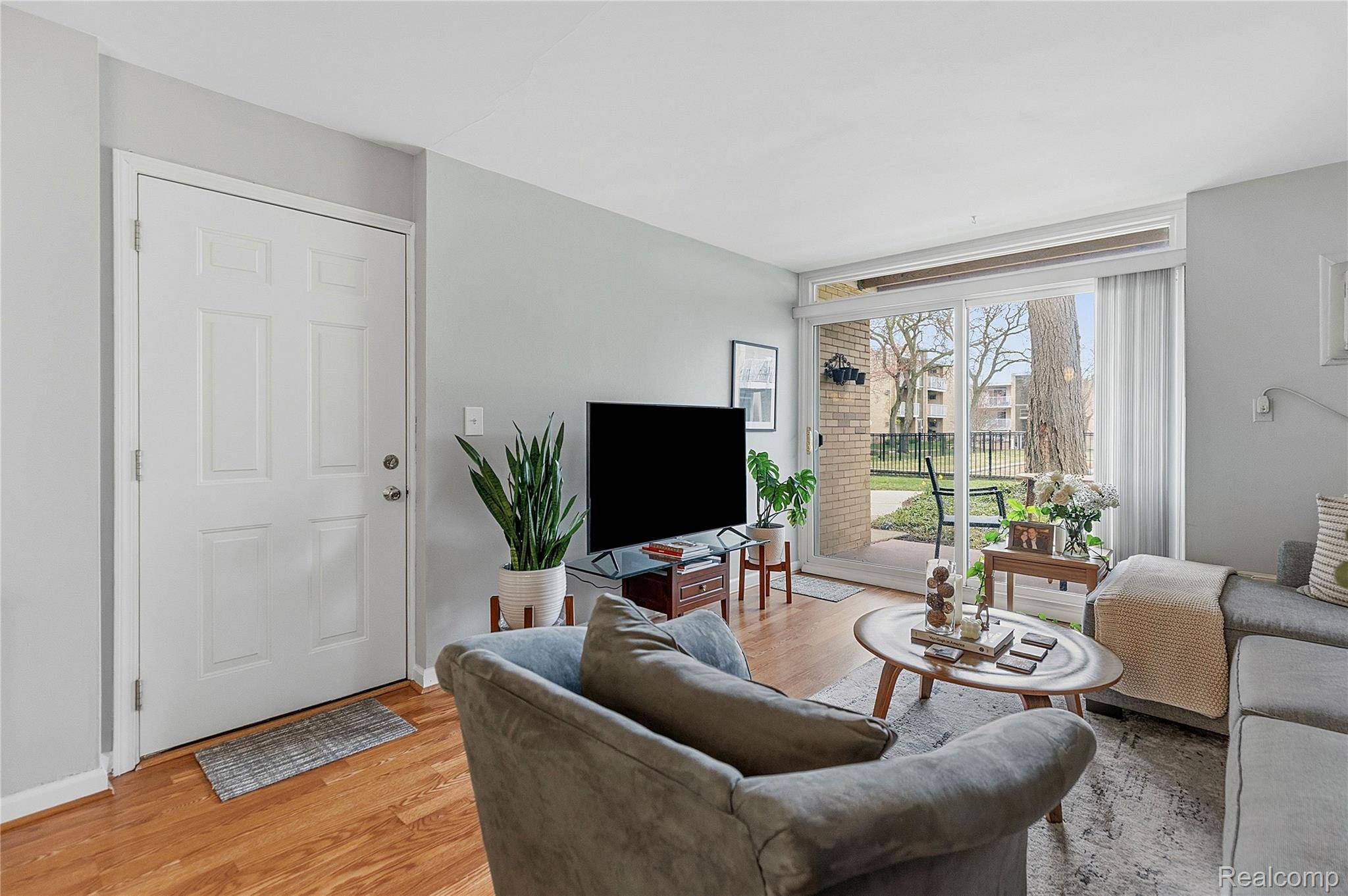 4913 Crooks RD #G1, Royal Oak, MI 48073