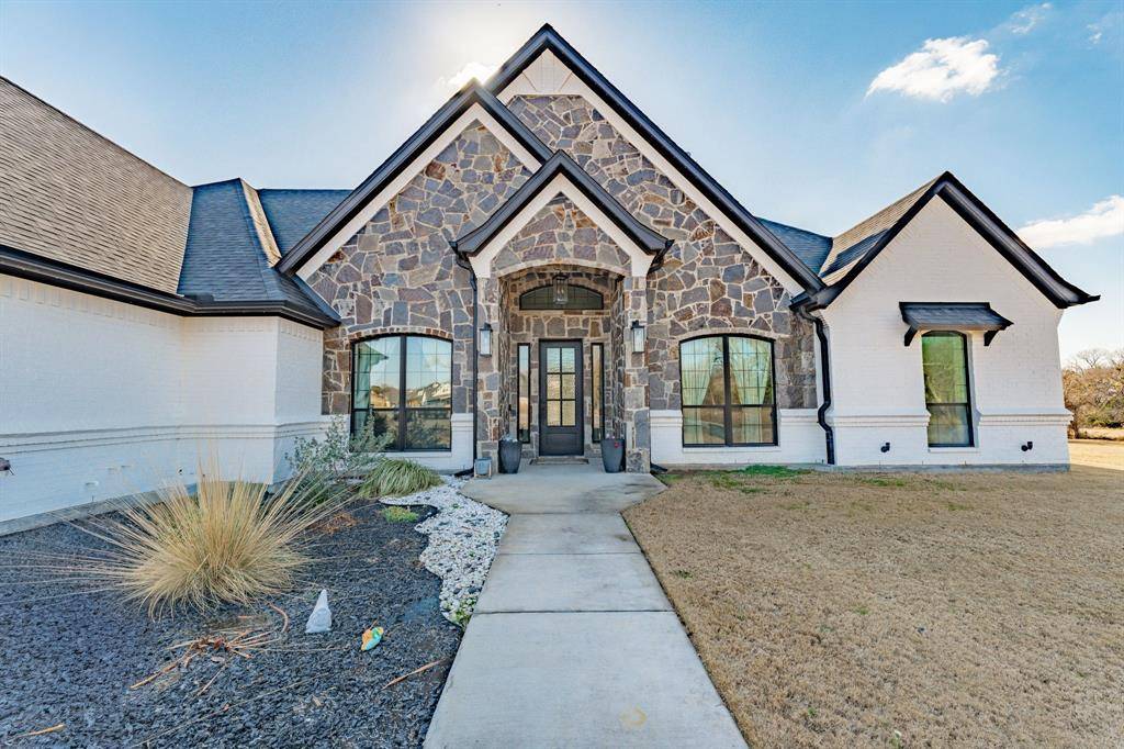 435 Creekside Court, Weatherford, TX 76087