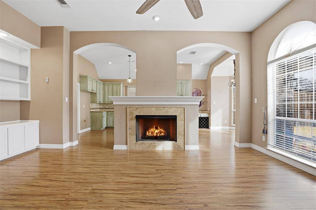 2221 Templeton Drive, Arlington, TX 76006