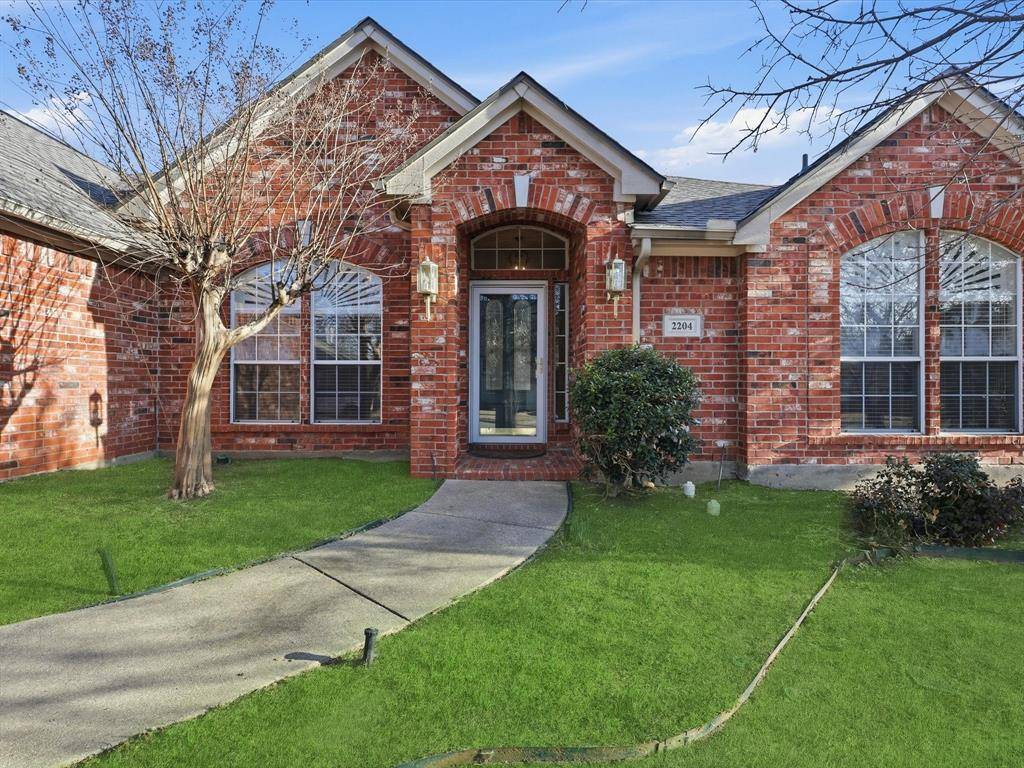 2204 Woods Edge Court, Corinth, TX 76210