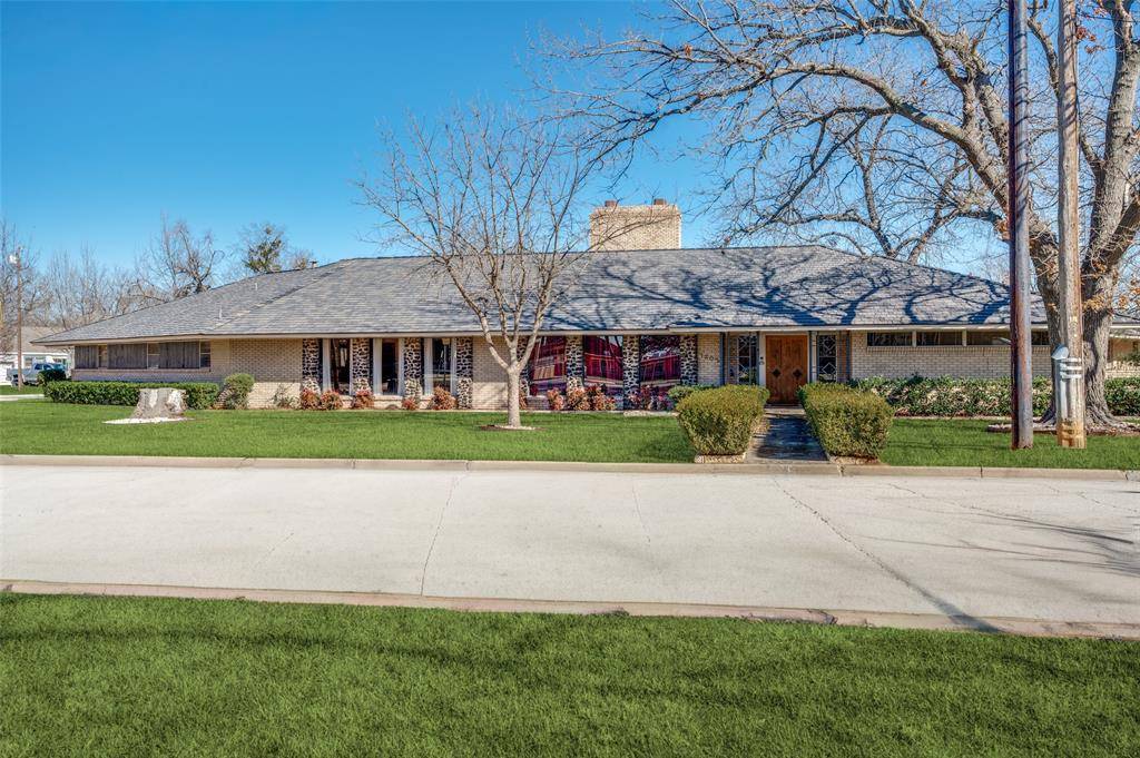 1202 S Lindsay Street, Gainesville, TX 76240