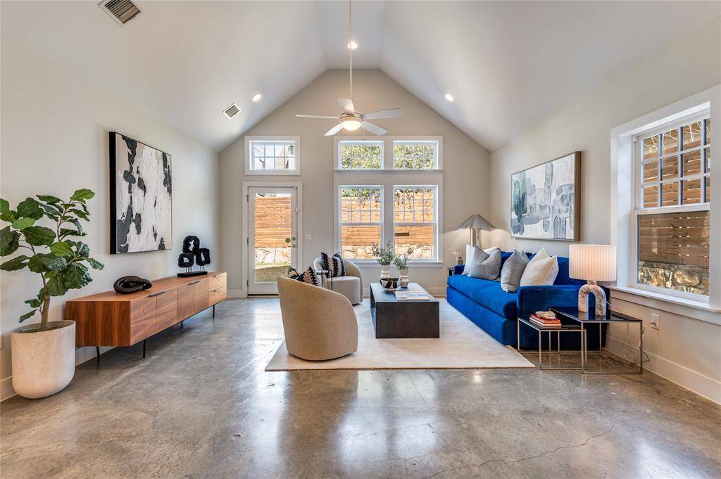 661 Bishop Heights Lane, Dallas, TX 75208