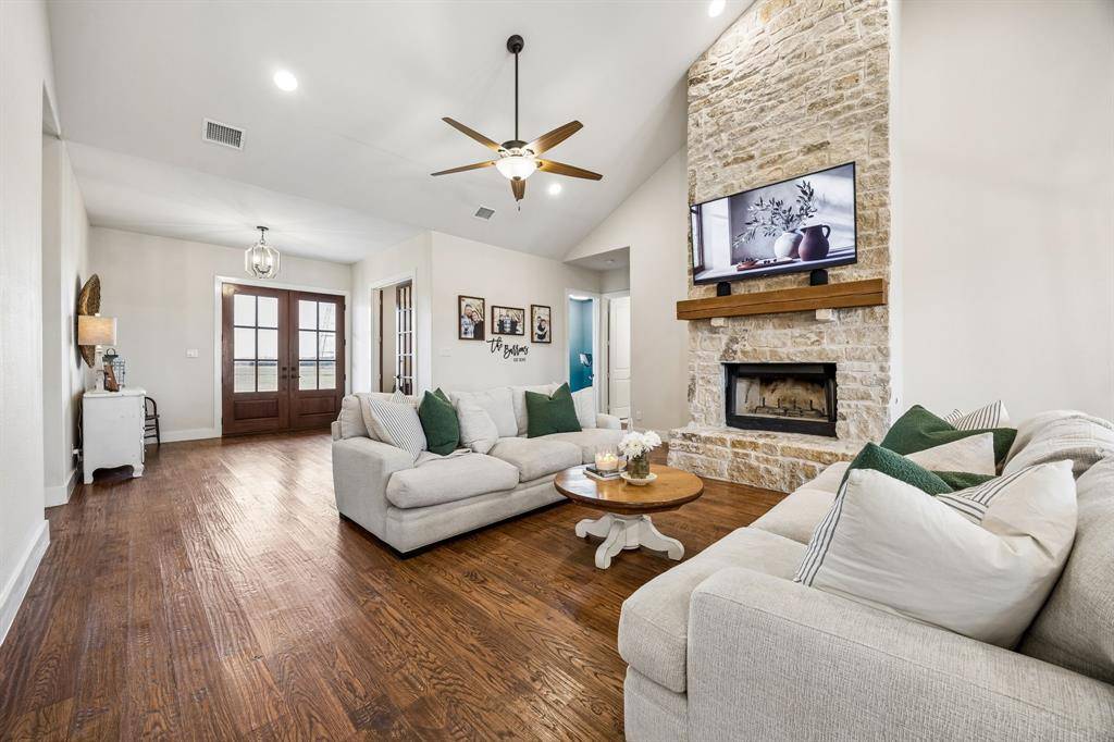 20450 County Road 637, Nevada, TX 75173