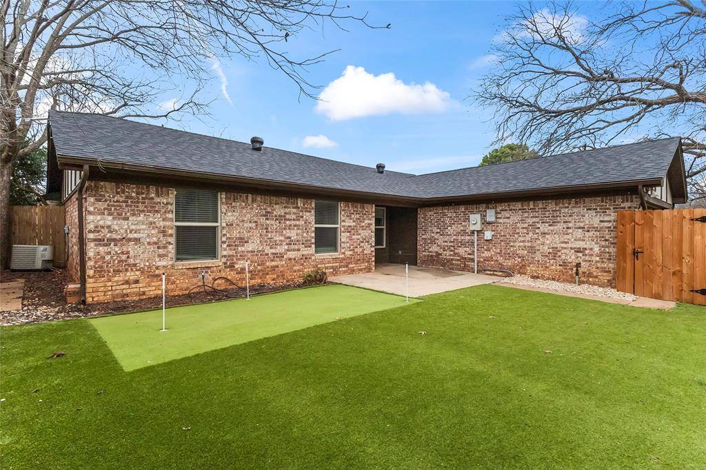 1104 Forest Ridge Drive, Bedford, TX 76022