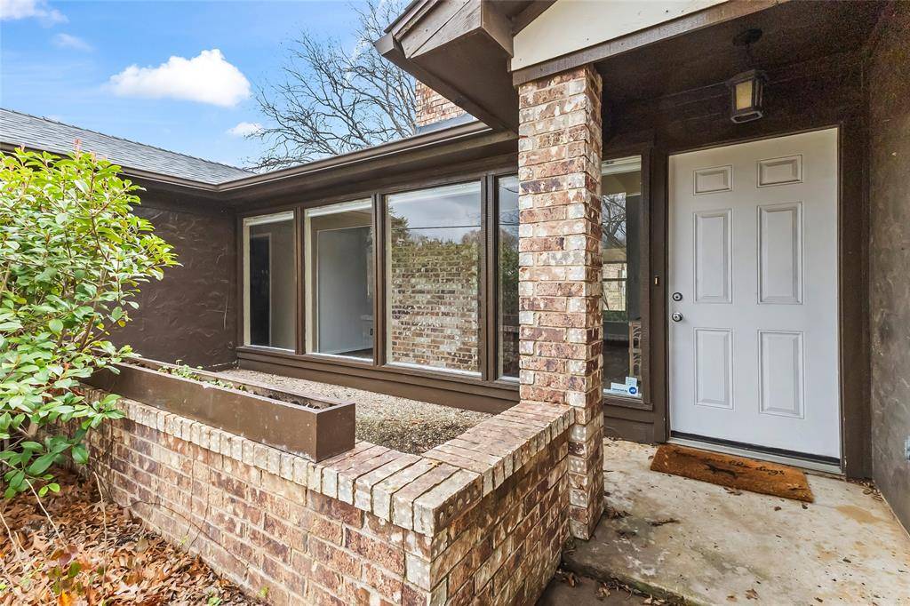 1104 Forest Ridge Drive, Bedford, TX 76022