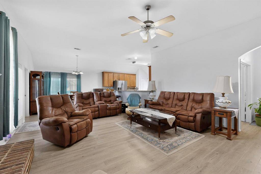 108 Dublin Circle, Waxahachie, TX 75165