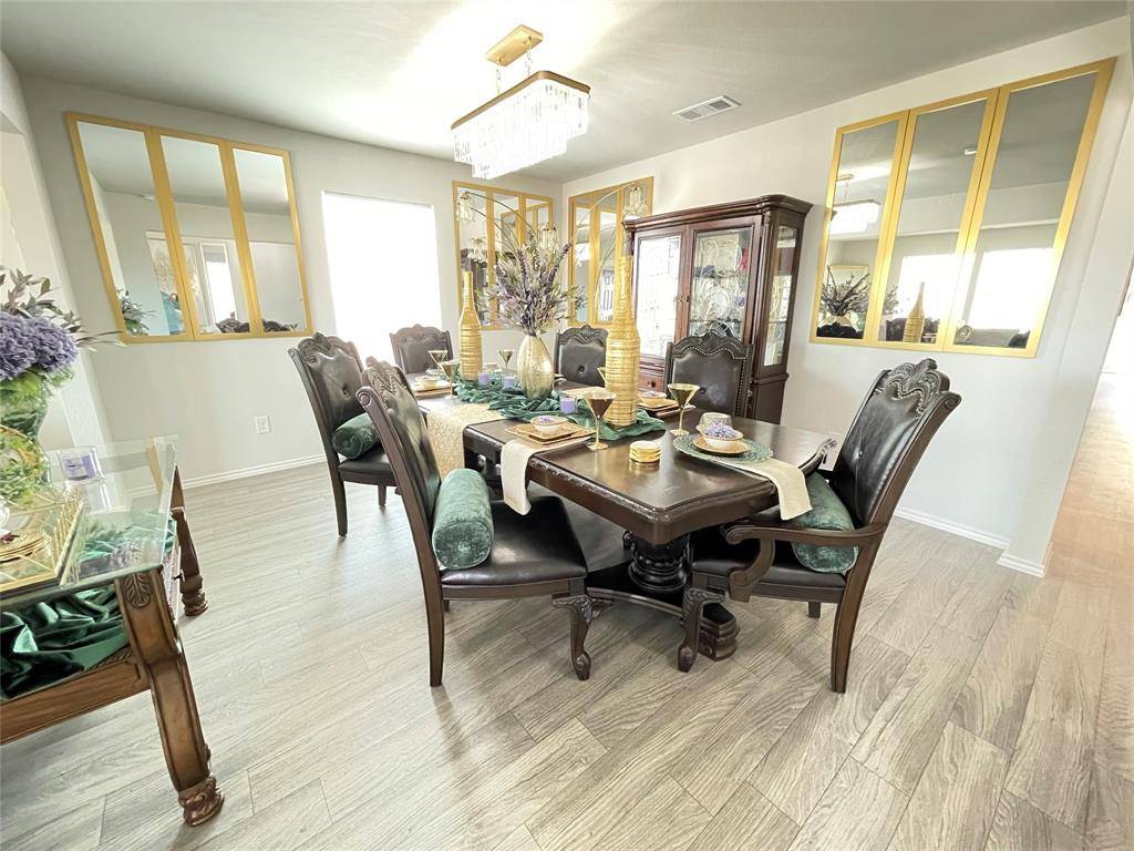 408 Parker Oaks Drive, Chandler, TX 75758