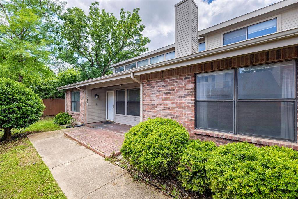 1120 Forest Creek Street, Benbrook, TX 76126