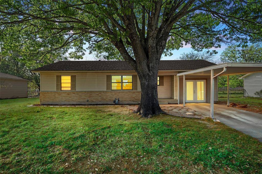 901 N Main Street, West, TX 76691