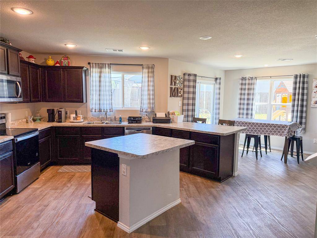604 Mayfield Drive, Cleburne, TX 76031
