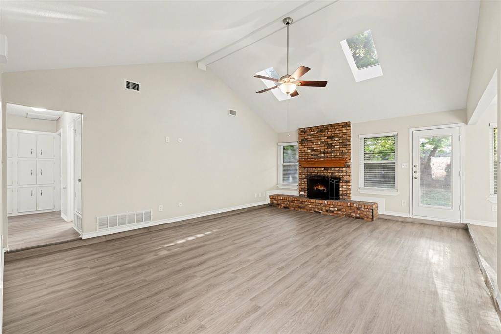 4900 Ridgeline Drive, Arlington, TX 76017