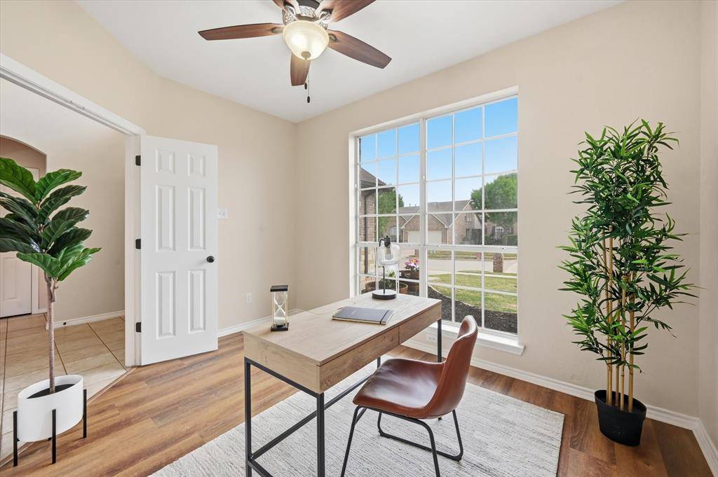 1607 Fairway Vista Drive, Corinth, TX 76210