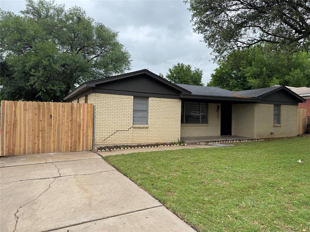 8552 Gibbs Drive, White Settlement, TX 76108