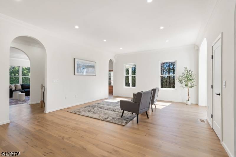 175 E Crescent Ave, Allendale Boro, NJ 07401