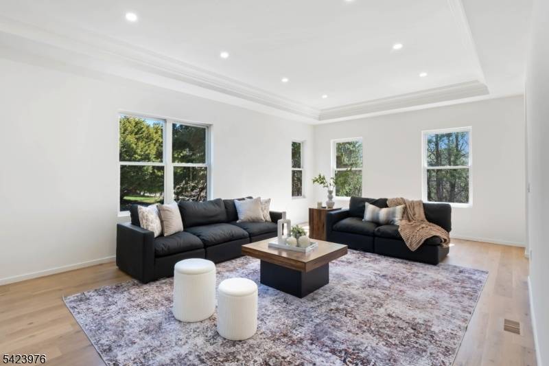 175 E Crescent Ave, Allendale Boro, NJ 07401