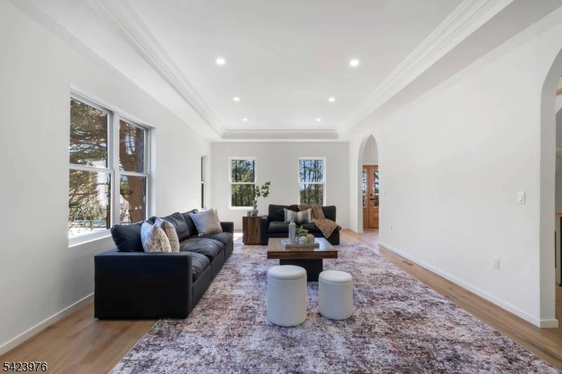 175 E Crescent Ave, Allendale Boro, NJ 07401