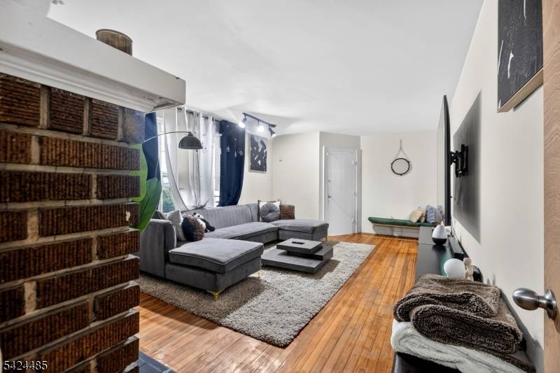 819-821 Lyons Ave, Irvington Twp., NJ 07111