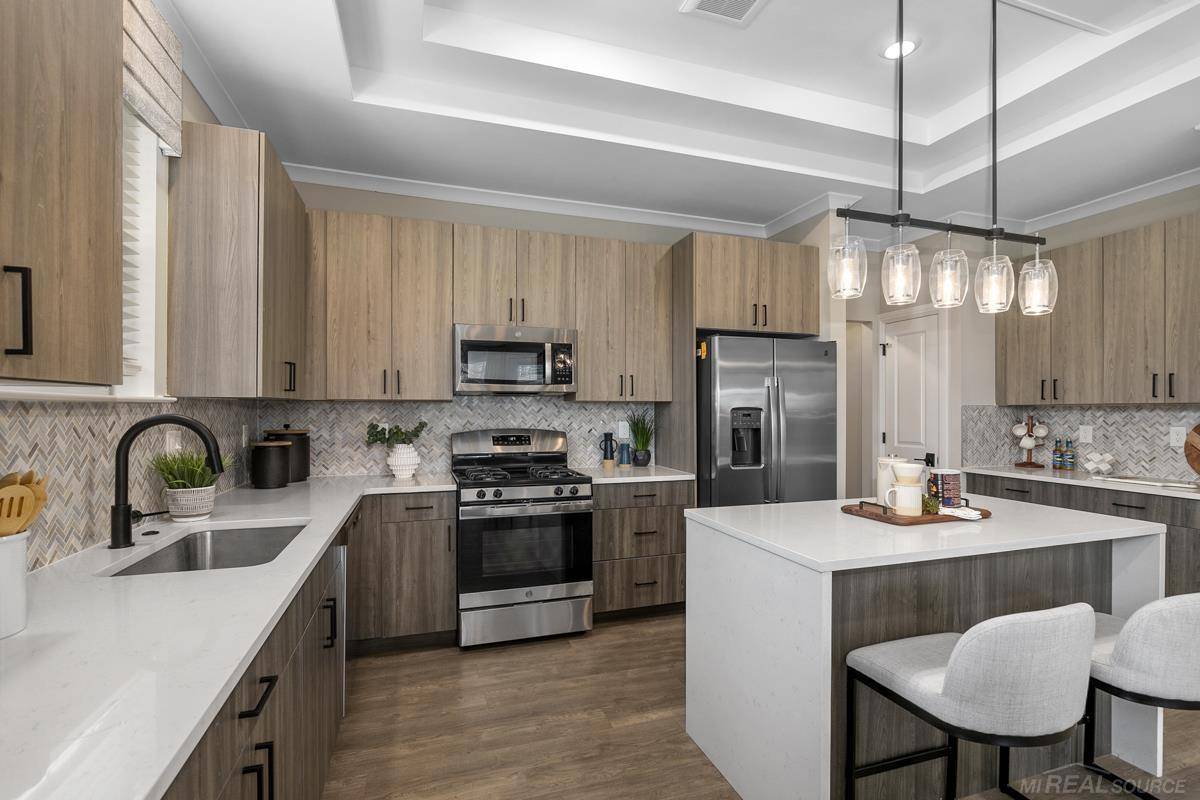 923 Heritage DR, Bloomfield Hills, MI 48304