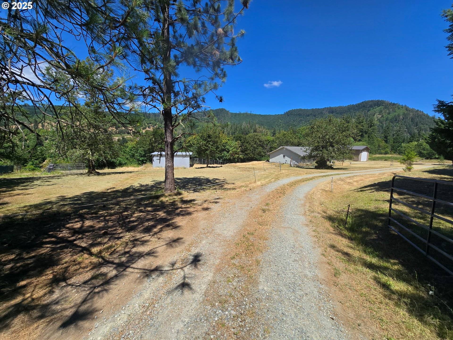 2157 FERGUSON LN, Days Creek, OR 97429