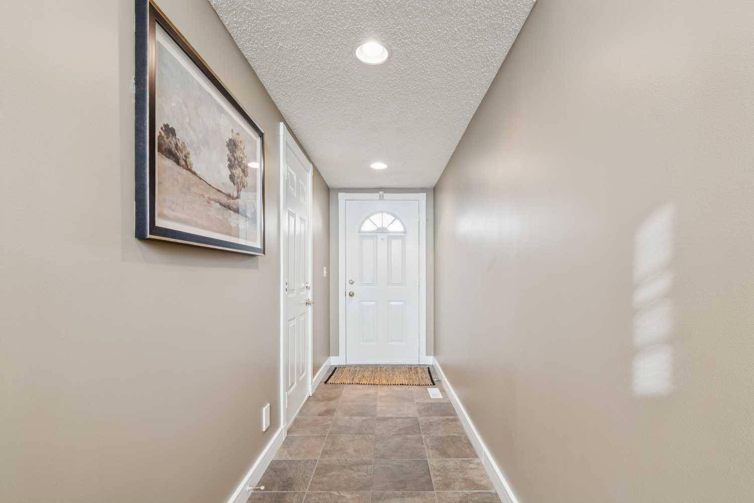 110 Candle TER SW, Calgary, AB T2W 6G7