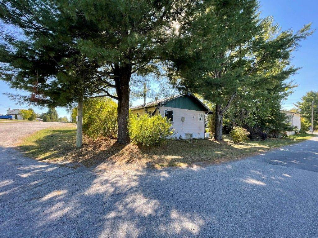 6 Champlain ST, French River, ON P0M 2N0