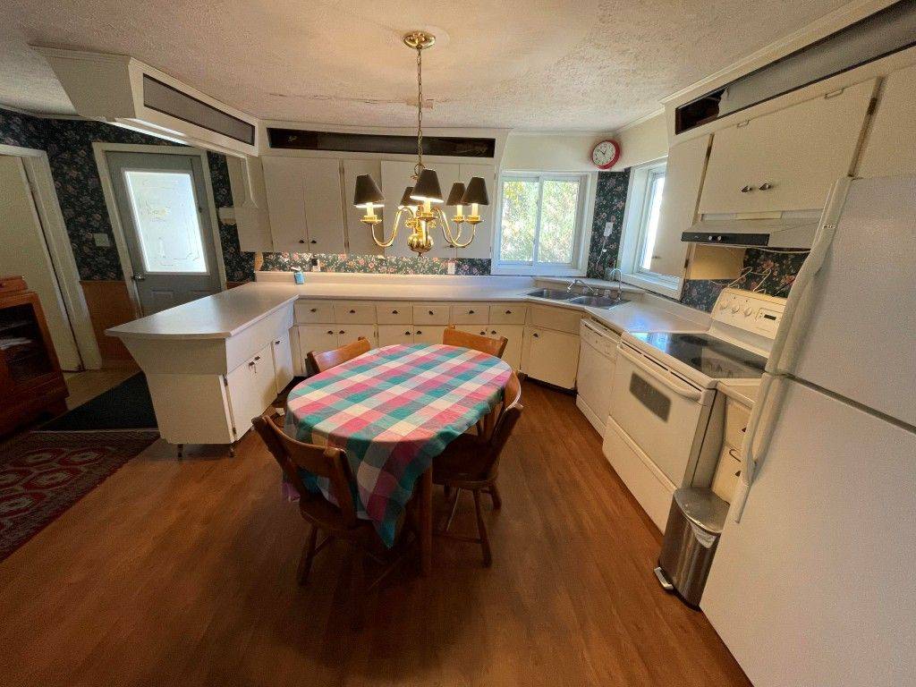 6 Champlain ST, French River, ON P0M 2N0