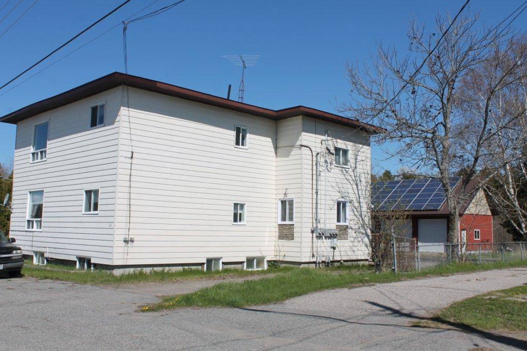16 Notre Dame ST W, French River, ON P0M 2N0