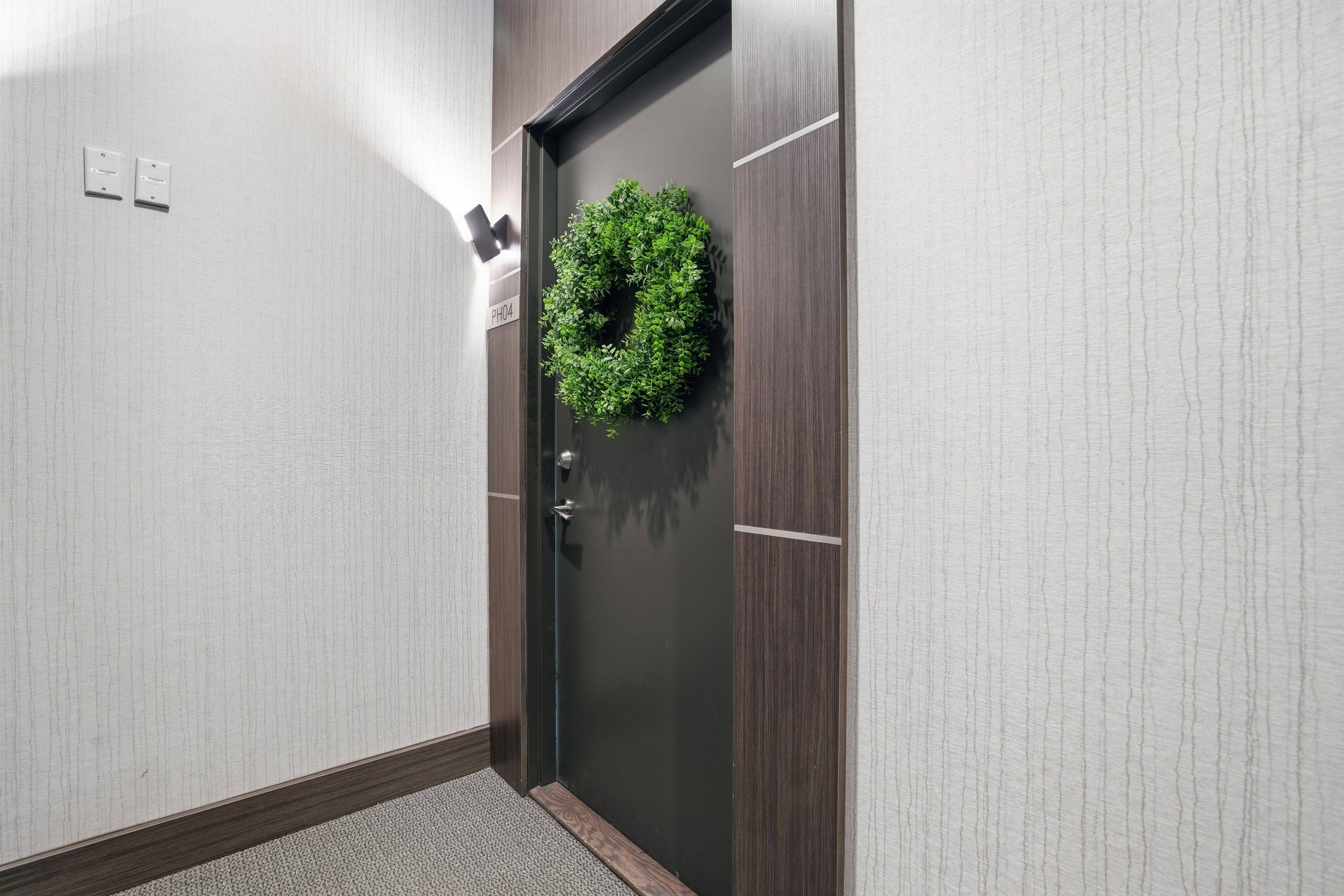 550 NORTH SERVICE RD #1504, Grimsby, ON L3M 0H9