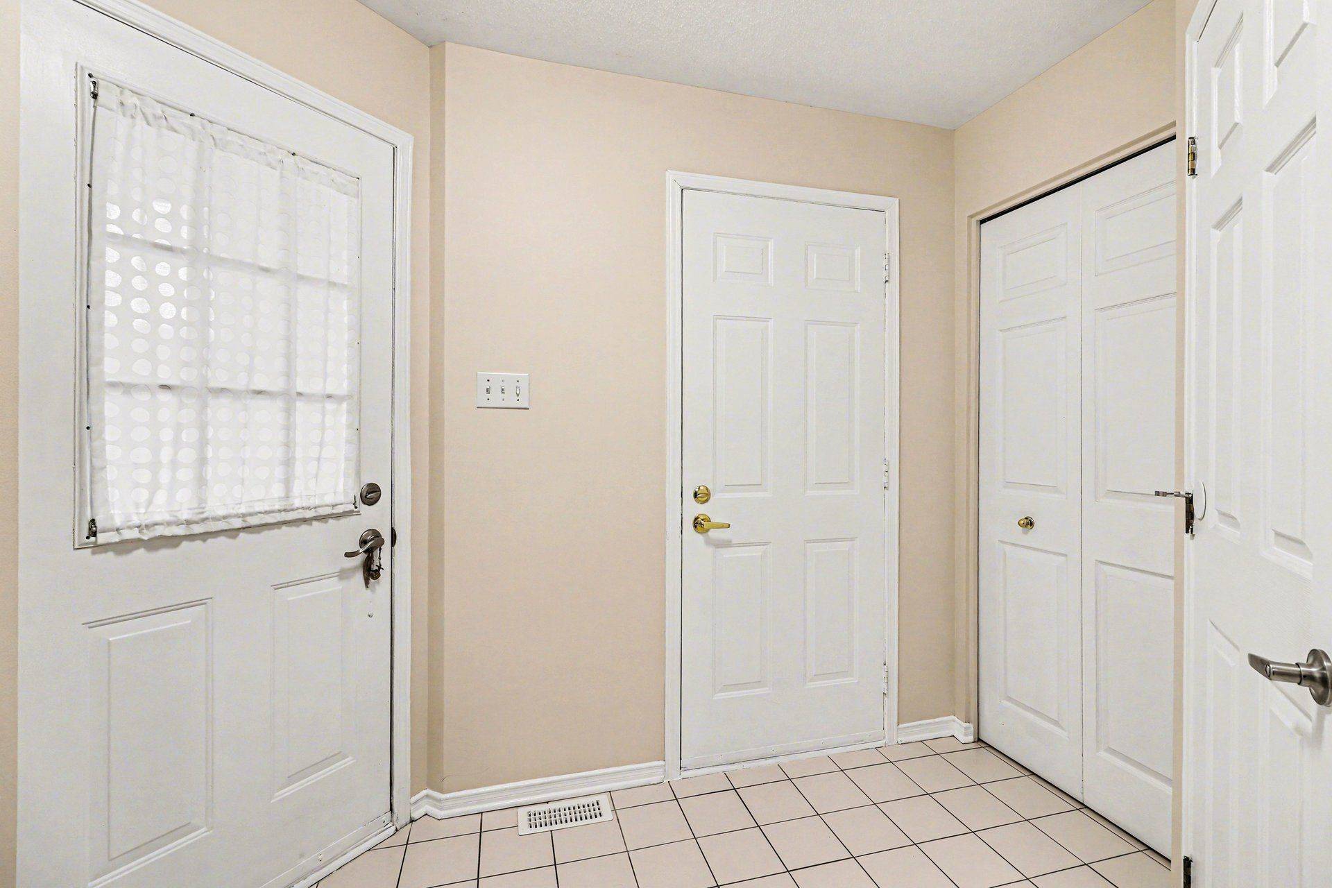 897 Paradise CRES, Orleans - Cumberland And Area, ON K4A 3S5