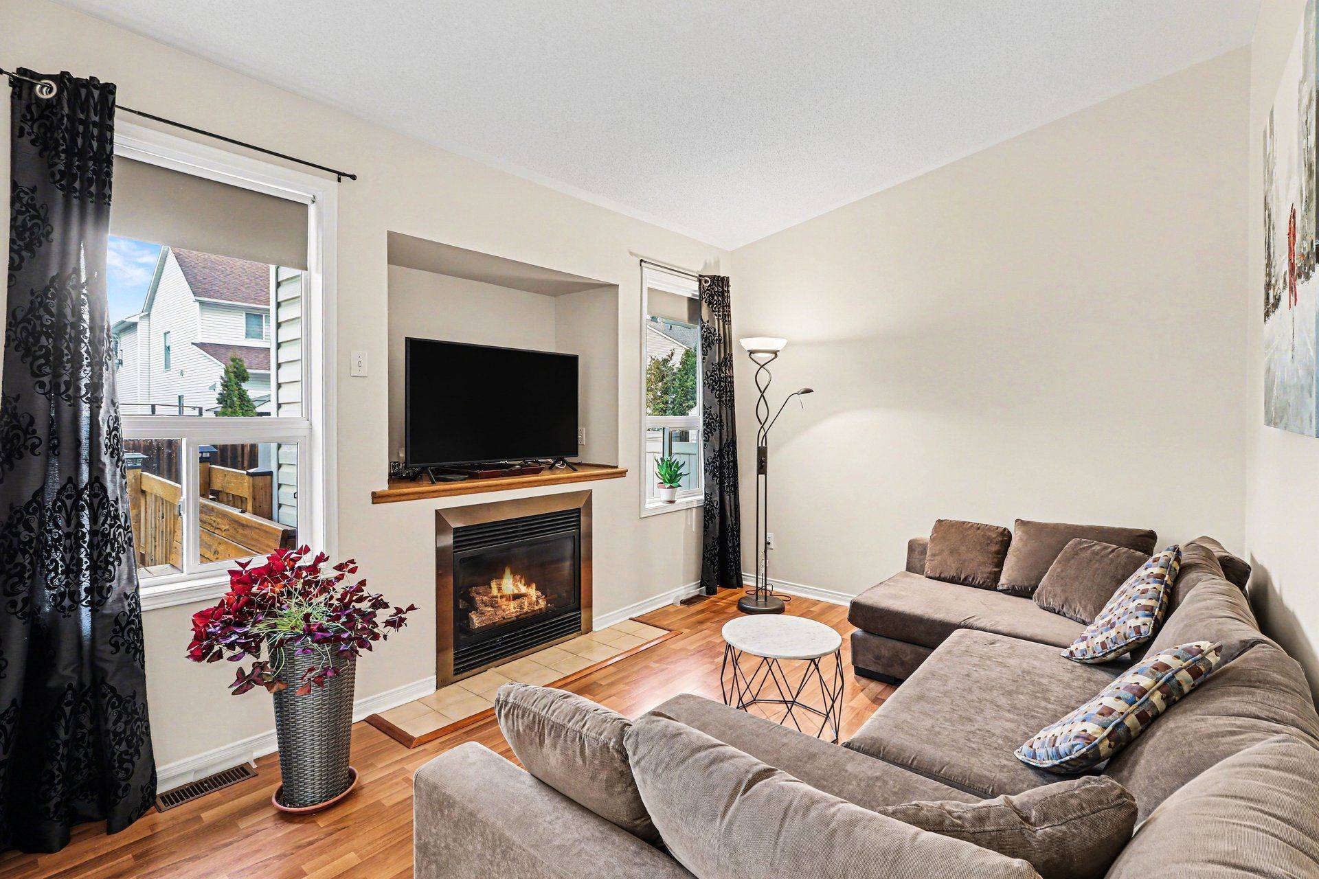 897 Paradise CRES, Orleans - Cumberland And Area, ON K4A 3S5