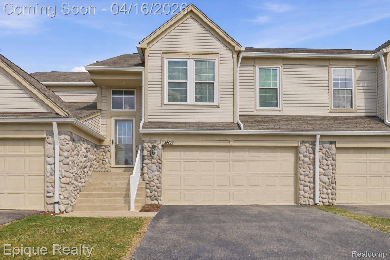 26625 Kirkway CIR, Woodhaven, MI 48183