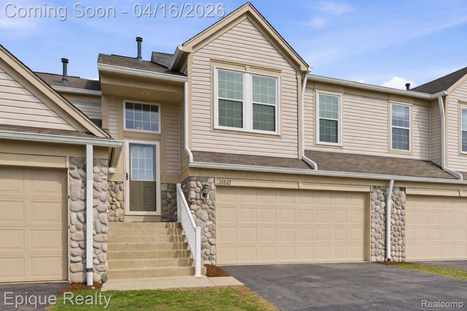 26625 Kirkway CIR, Woodhaven, MI 48183