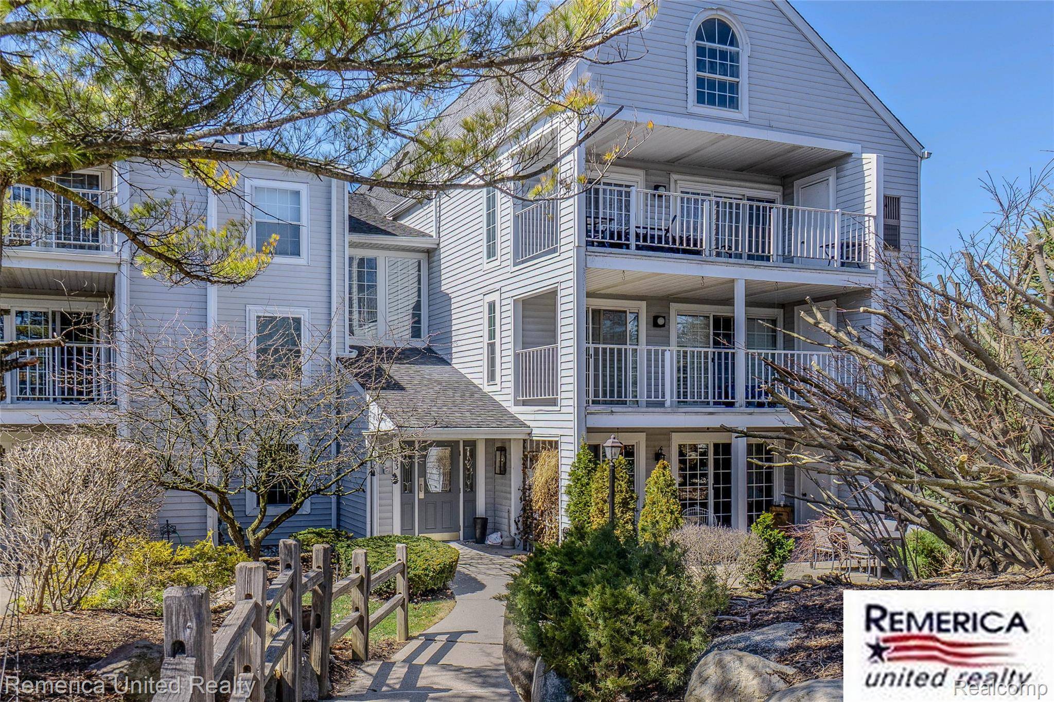 3553 Port Cove DR #36, Waterford Charter Township, MI 48328