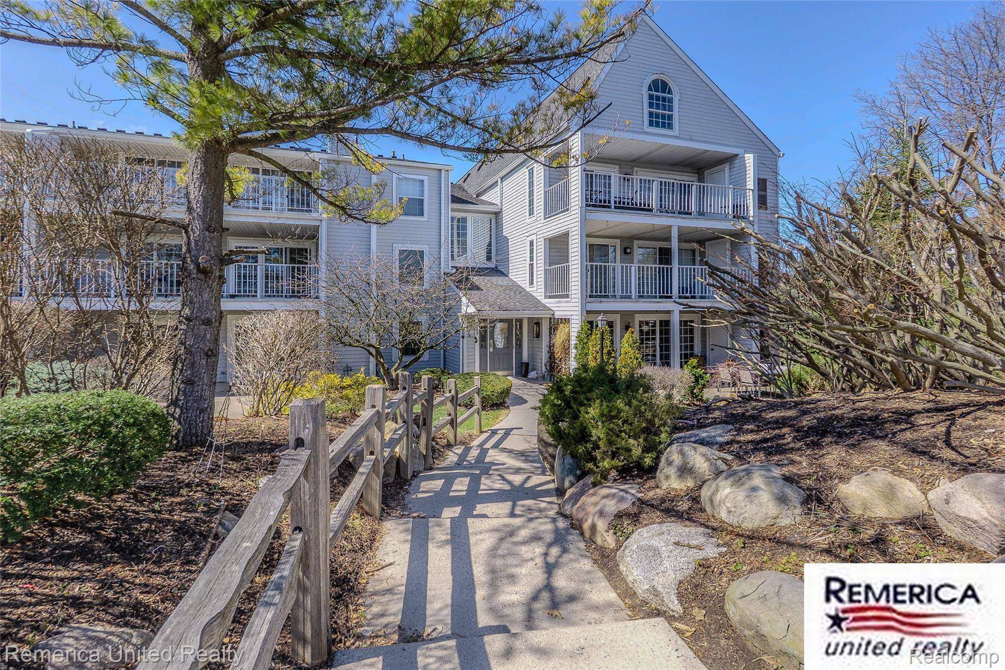 3553 Port Cove DR #36, Waterford Charter Township, MI 48328