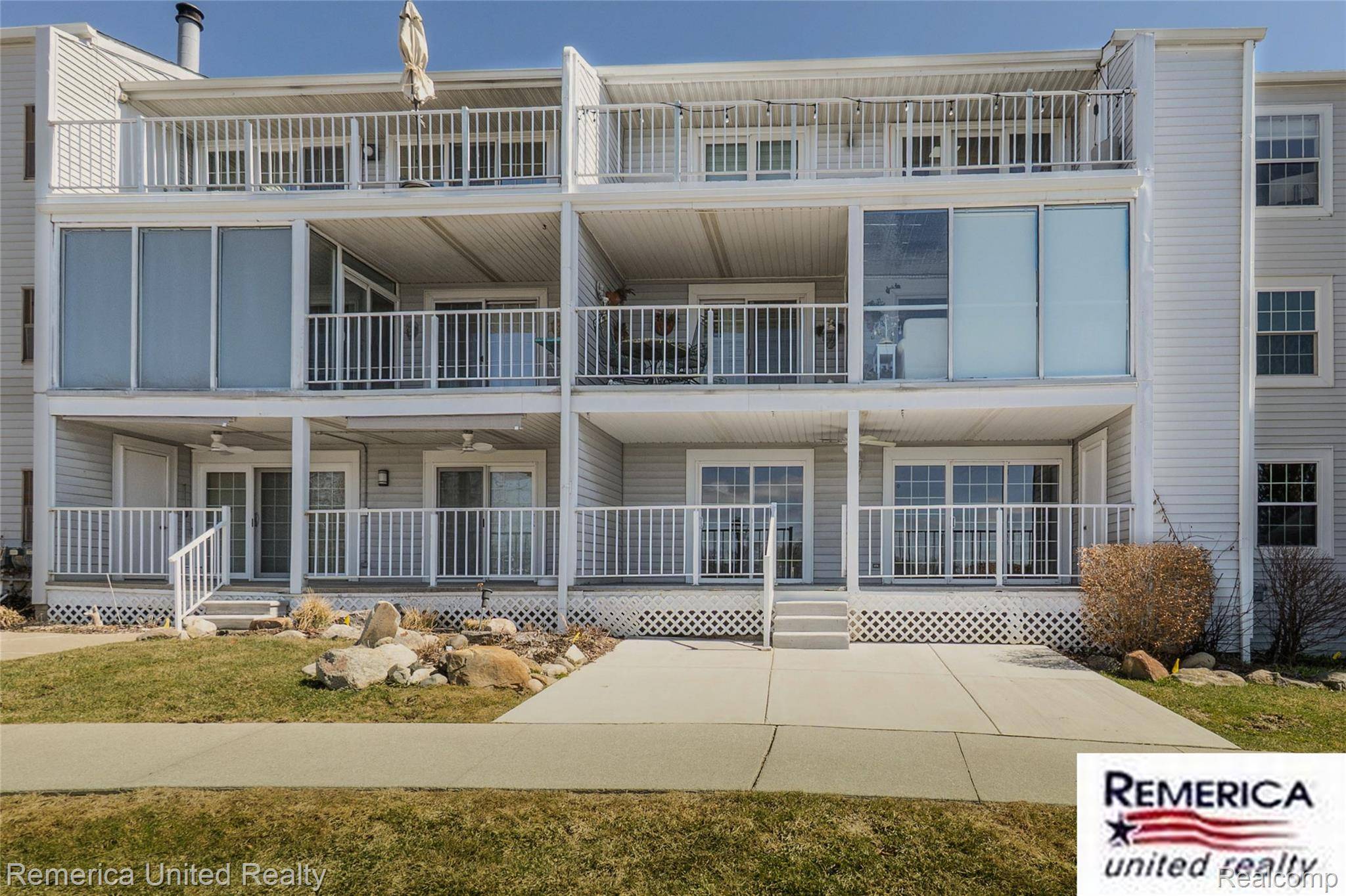 3553 Port Cove DR #36, Waterford Charter Township, MI 48328