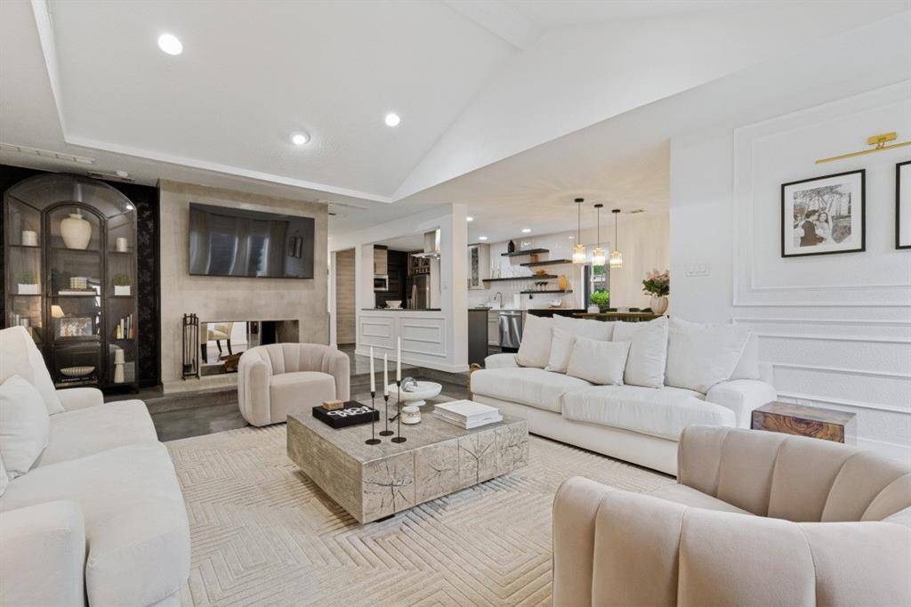 6332 Southpoint Drive, Dallas, TX 75248