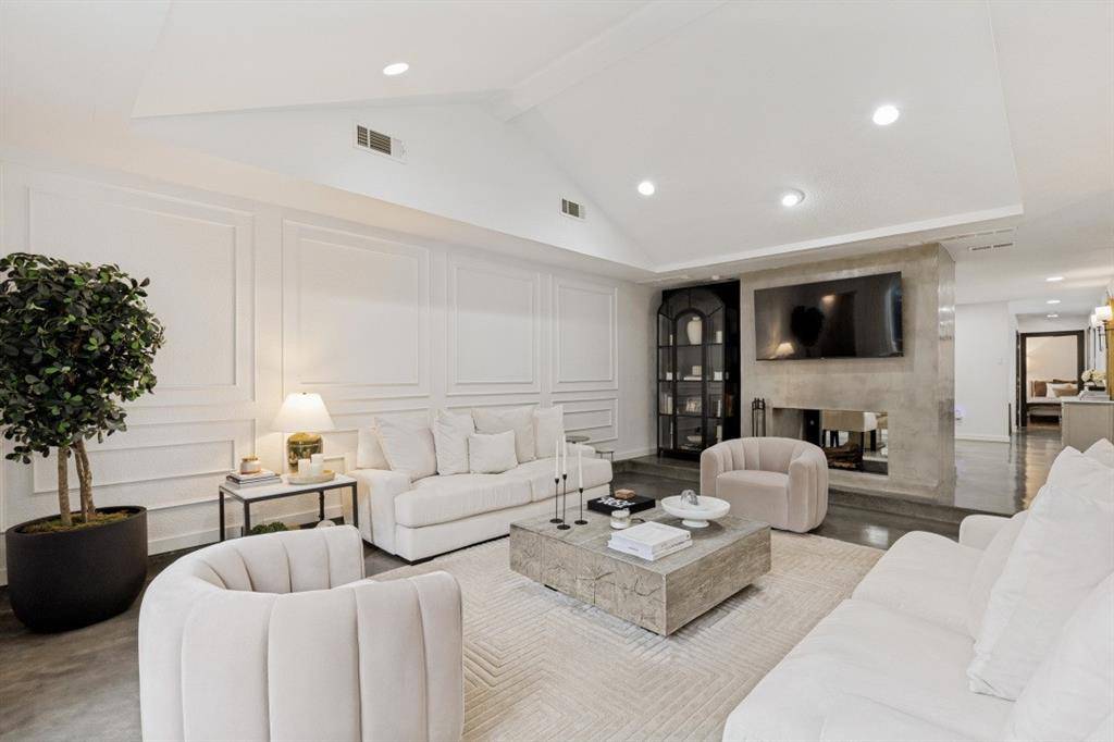 6332 Southpoint Drive, Dallas, TX 75248