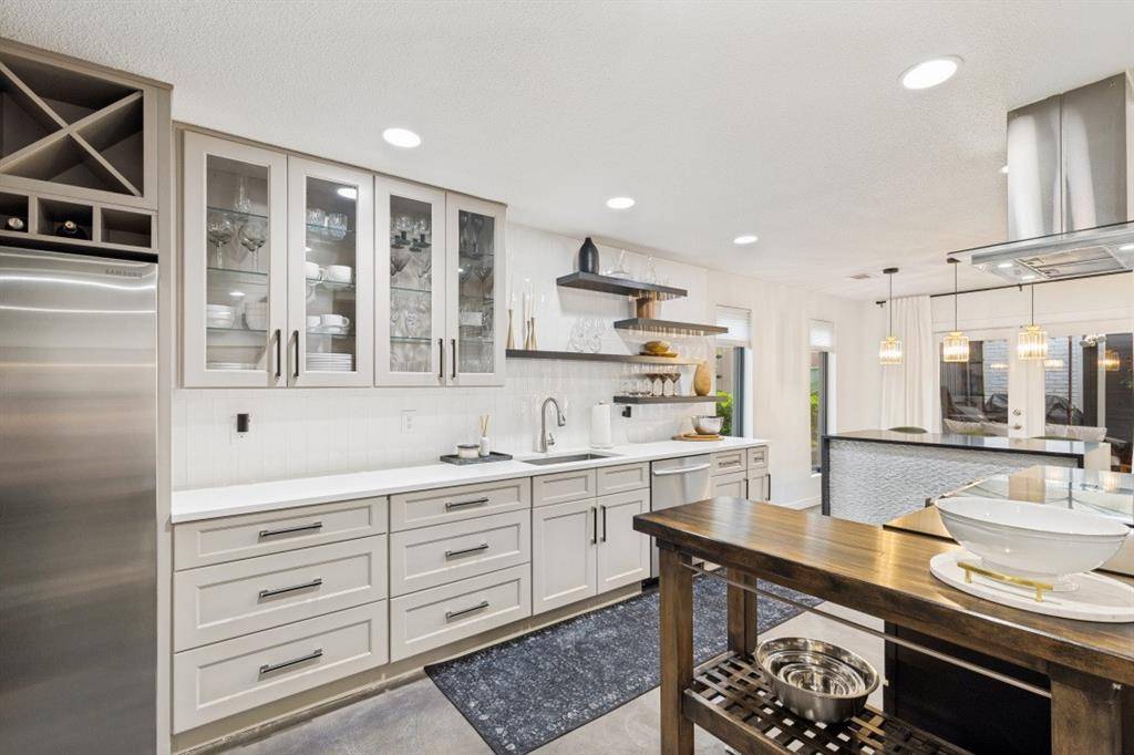 6332 Southpoint Drive, Dallas, TX 75248