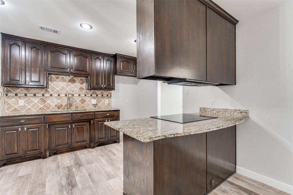 210 Blair Lane, Arlington, TX 76014