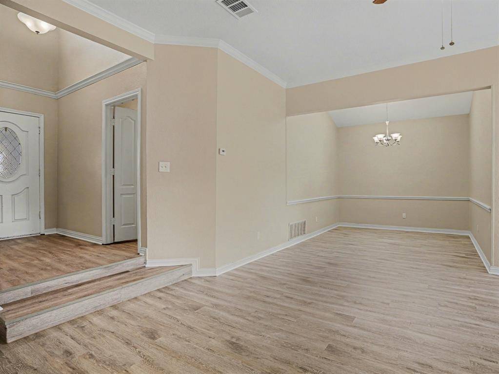 4915 Arborgate Drive, Arlington, TX 76017