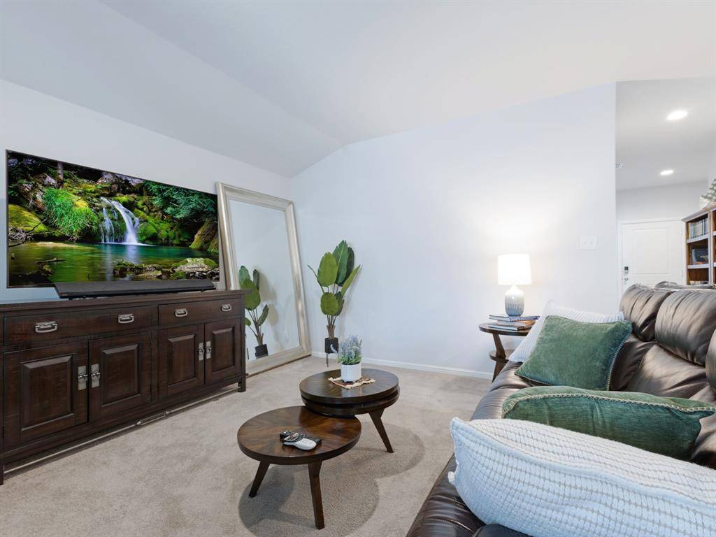 220 Abingdon Street, Azle, TX 76020