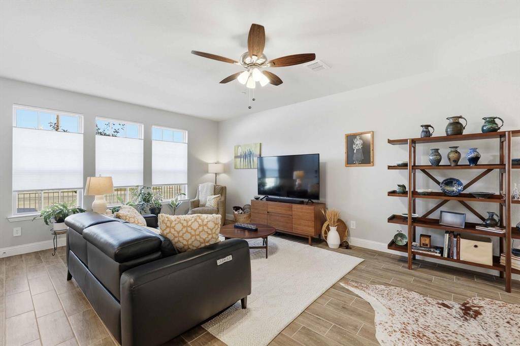 6092 Bursey Road, Watauga, TX 76148