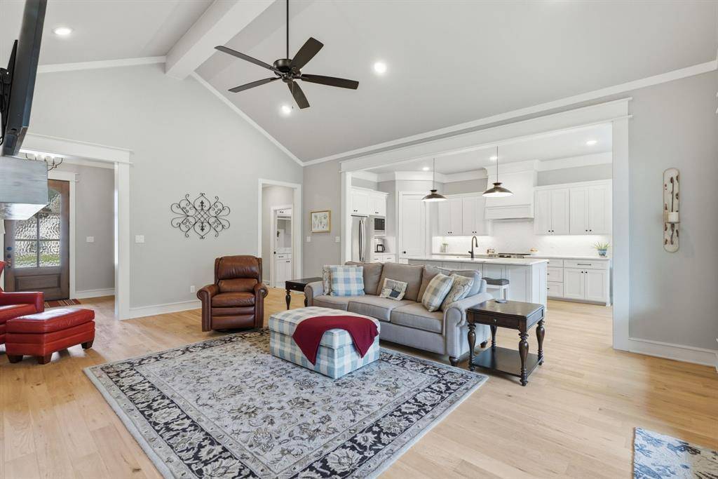 416 Deer Point Cove, Chandler, TX 75758