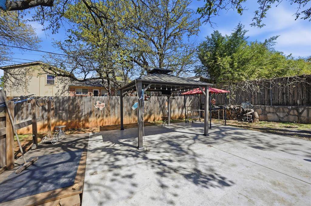 4900 Sagebrush Court, Arlington, TX 76017