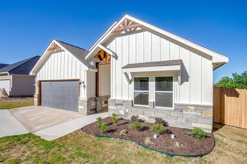 1022 Lake View Ridge, White Settlement, TX 76108