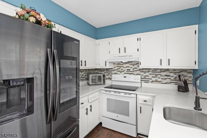 7 Great Horned Owl Ct, Allamuchy Twp., NJ 07840