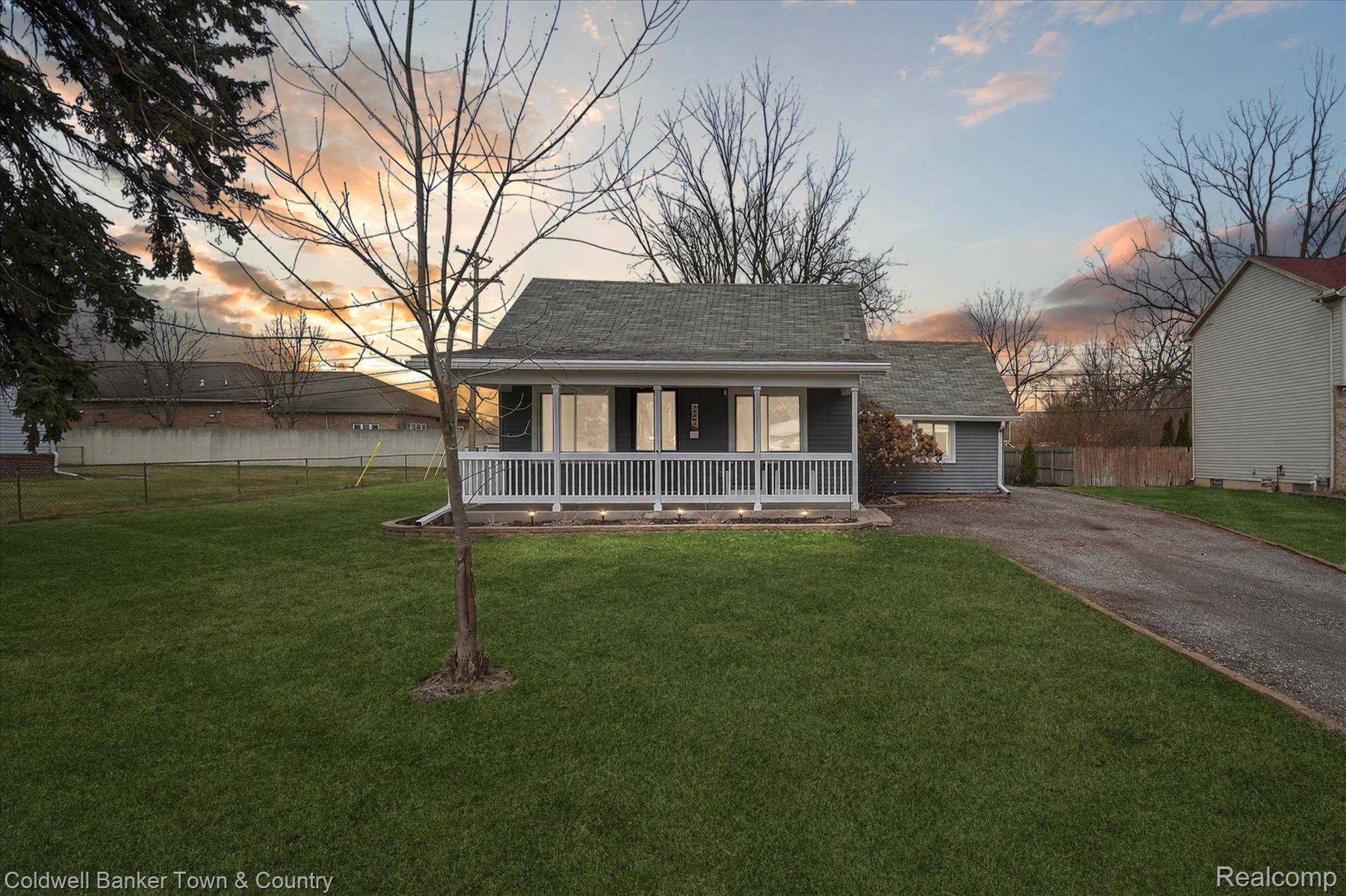 29204 Bretton ST, Livonia, MI 48152